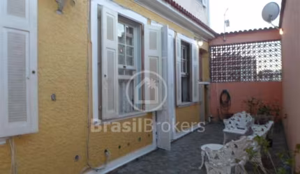 Casa de Condomínio 3 quartos, sendo 1 suíte