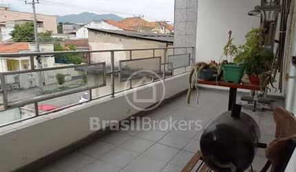 Casa 4 quartos, sendo 1 suíte