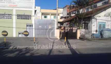 Casa 8 quartos, sendo 2 suítes