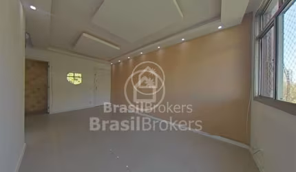 Cobertura com ampla área livre perto da Rua Ferreira de Andrade