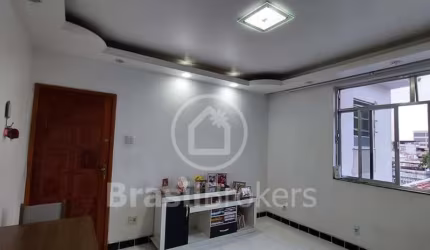 Ótimo apartamento em rua fechada, junto a estação de Ramos