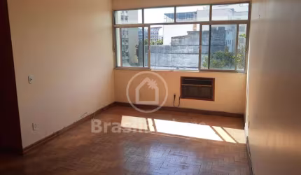EXCELENTE APARTAMENTO SALA 3 QUARTOS ÓTIMA LOCALIZAÇÃO UM PASSO DA S. PENA