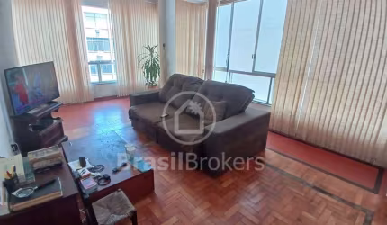 Apartamento a venda na Tijuca com 111 m², 1 vaga na escritura, próximo da estação do metrô, 3 quartos, sendo 1 suíte e dependência completa.