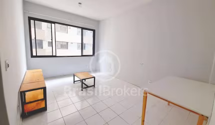 Apartamento de 2 quartos e vaga de garagem a 5 minutos da Saenz Peña Pena de frente para o Shopping Tijuca.