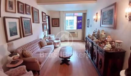 Apartamento a venda na Tijuca, com 115 m², 1 vaga, portaria 24 horas, próximo ao metrô, 3 quartos e dependência de serviço completa.