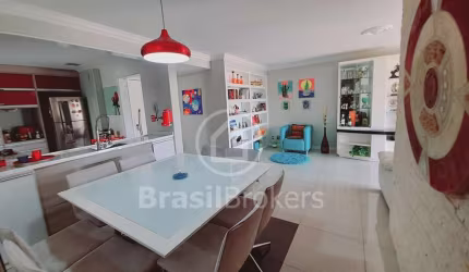 Apartamento com 2 quarto, 89 m², móveis planejados e porteira fechada.