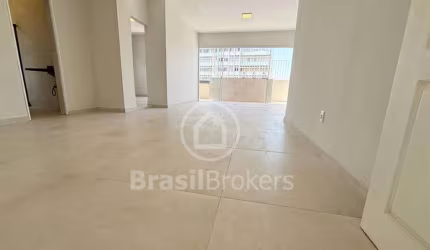 Cobertura com 110 m², 2 quartos, toda reformada com churrasqueira gourmet colada ao Largo do Verdum