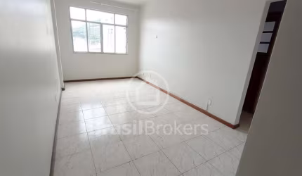 Apartamento de 2 quartos com 66 m², com armários planejados.