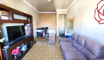 Apartamento à venda com 99 m² e 3 quartos com uma vaga de garagem, em condomínio com piscina e a 5 minutos do metrô estação Afonso Pena.