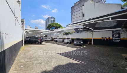 'Terreno de 980 m² no coração da Tijuca: grande potencial construtivo a 300 metros da Praça Saens Peña!'