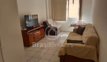 EXCELENTE OPORTUNIDADE.  QUARTO E SALA COM VAGA