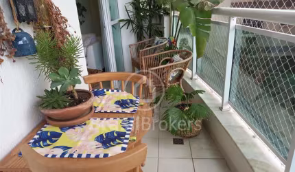 Belo  Apartamento em Condomínio Clube todo reformado com excelente bom gosto.