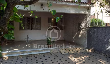 Casa Duplex maravilhosa com extensa área de terreno livre