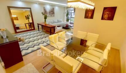 Apartamento com 161 m², 4 quartos (2 suítes), salão com 2 ambientes, varandão, 2 vagas de garagem. todo modernizado a 6 min do metro estação Uruguai.