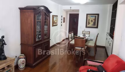 Apartamento à venda com 2 quartos, 96 m², vaga e varanda !