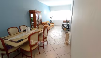 Apartamento de 2 quartos com 83 m² e dependências completa.
