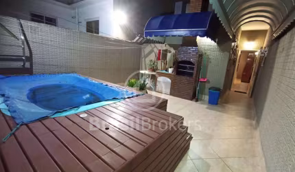 casa 3 quartos, 1 vaga, piscina e churrasqueira