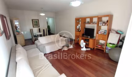 Apartamento de 3 quartos (2 suítes)  com 153 m², dependências completas, varandão e 2 vaga de garagem a 5 minutos do Shopping Tijuca