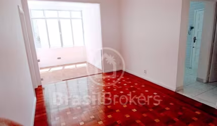 Apartamento de 2 quartos com 75 m², modernizado no melhor ponto da Rua Riachuelo