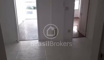 Conjunto de sala com 78m² colada ao metrô Saens Pena!!!