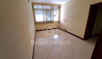 Cobertura de dois quartos, pronta para morar e com duas vagas de garagem.