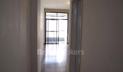Apartamento à Venda, 2 quartos (2 suítes), 1 vaga, varanda e sol matinal, próximo ao Metrô Uruguai