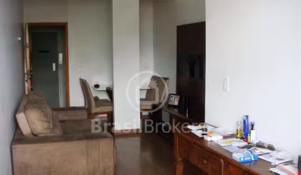 Apartamento à venda com 50m² e 2 quartos em São Cristóvão
