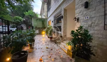 Casa tipo apartamento com excelente localização na Tijuca