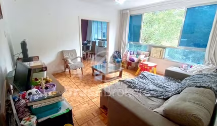 Apartamento de 3 quartos com 80 m², dependências completas e vaga de garagem.