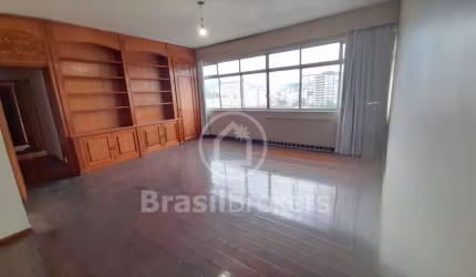 Apartamento com 130 m²,  3 quartos, vaga de garagem, salão e vista livre.