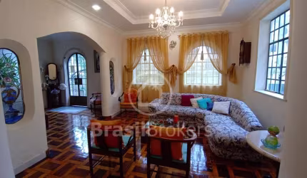 Casa à venda com 337m² e 4 quartos na Rua Nisia Floresta, Andaraí