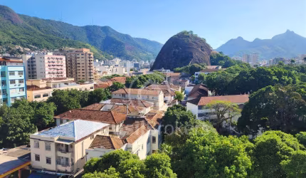 Excelente apartamento espaçoso de frente com vista livre em condomínio fechado, com localização privilegiada no bairro da Tijuca.
