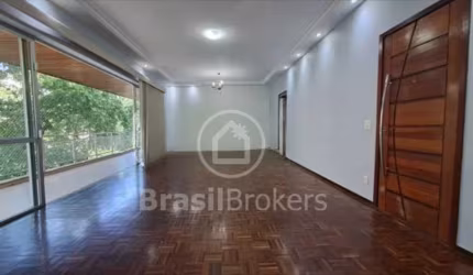 Apartamento de 3 quartos (1 suíte) com 126 m², dependências completas, 2 vagas de garagem, varandão 5 minutos do metro São Francisco Xavier