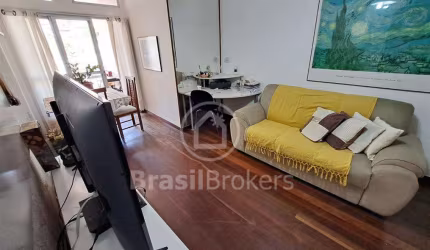 Tijuca! Dois quartos pronto para morar, com suíte e vaga de garagem.