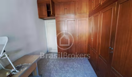 Espaçoso apartamento (81m²) de dois quartos no coração da Tijuca.