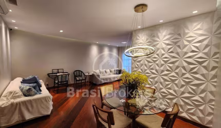 Apartamento exclusivo, 1 por andar, 3 quartos (2 suítes) – Vista livre em todos os cômodos e todo reformado!
