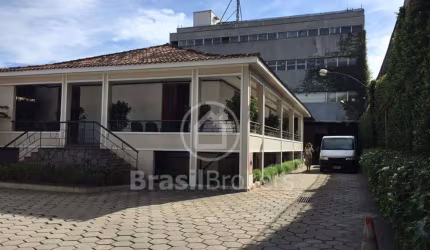 Prédio Inteiro 8 quartos