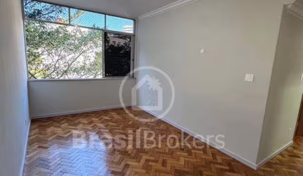 Apartamento de 2 quartos com 65m² reformado e pronto pra morar!!!