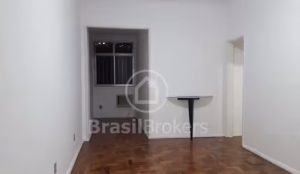 Apartamento de 2 quartos perto do metrô Saens Pena!!!