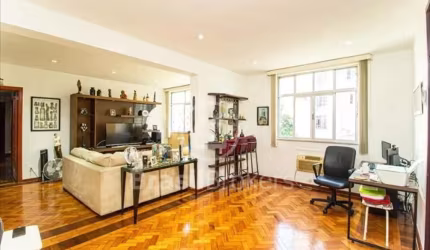Apartamento com 4 quartos e vaga de garagem a 350 metros da Praça General Osório.