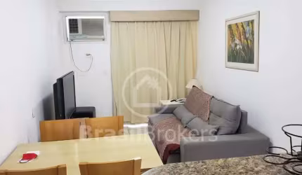 Lagoa flat com varanda, vaga e infratotal