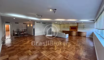 Apartamento 4 quartos no leblon quadra da Praia com 243 mts