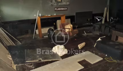 PRÉDIO DE 3 ANDARES Á VENDA NA QUADRA DA PRAIA DE IPANEMA