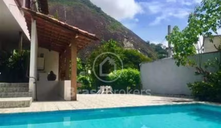 Casa 4 quartos, sendo 2 suítes