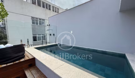 Apartamento duplex com dependências na cobertura