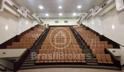 Teatro em Copacabana com 420 lugares + apartamento anexo à venda