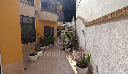 Casa em Condomínio Geminada