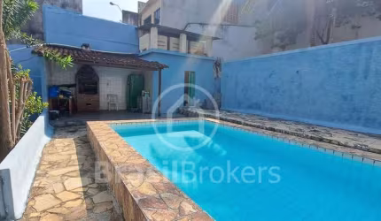 Casa 4 dormitórios com 2 suítes