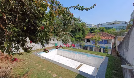 Casa  de 388m2  com terreno de 840m2