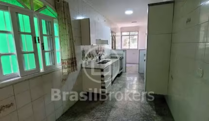 Ótima casa 3 qts sendo 1 suíte e amplo quintal